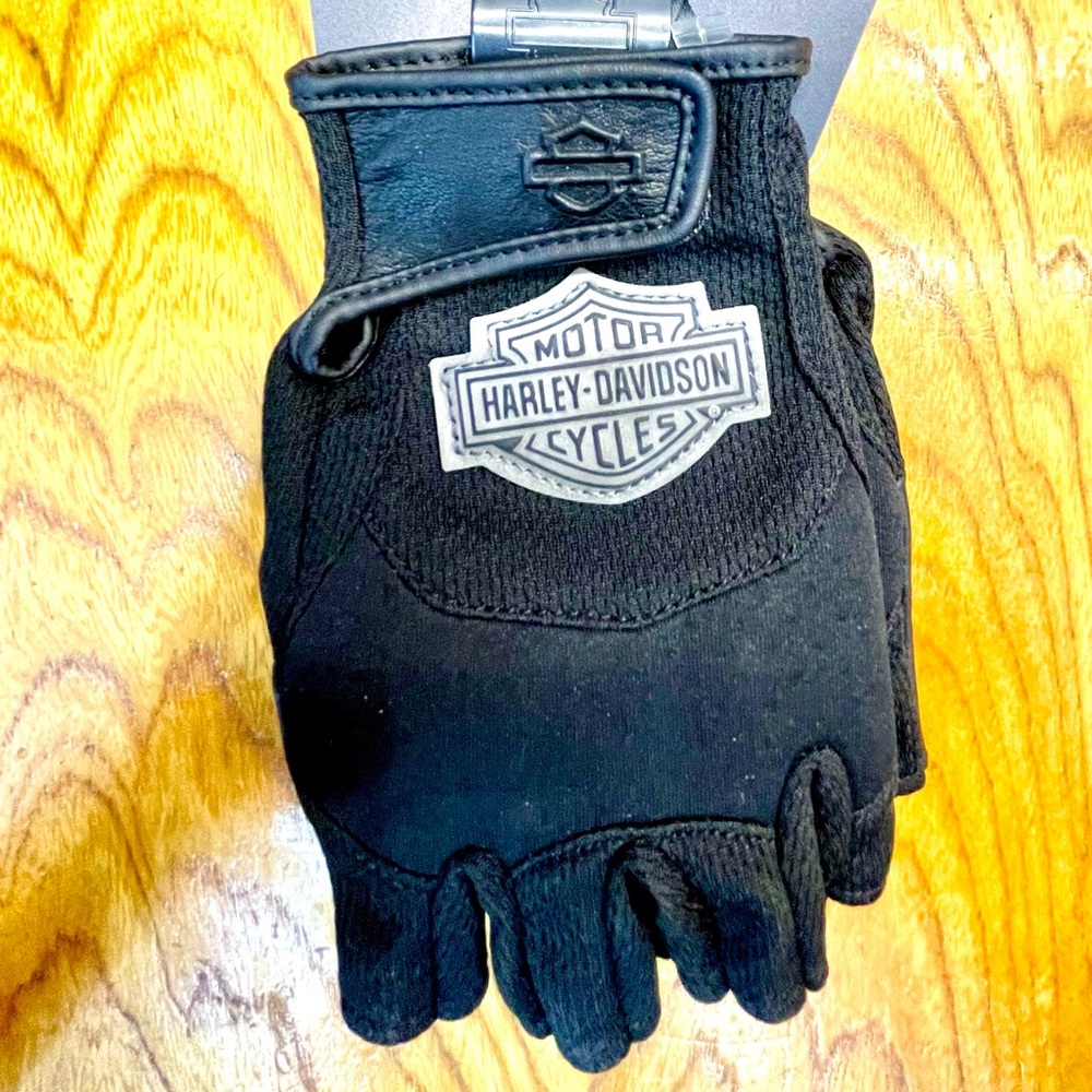 Womens Small, Fingerless, Harley Davidson riding gloves.